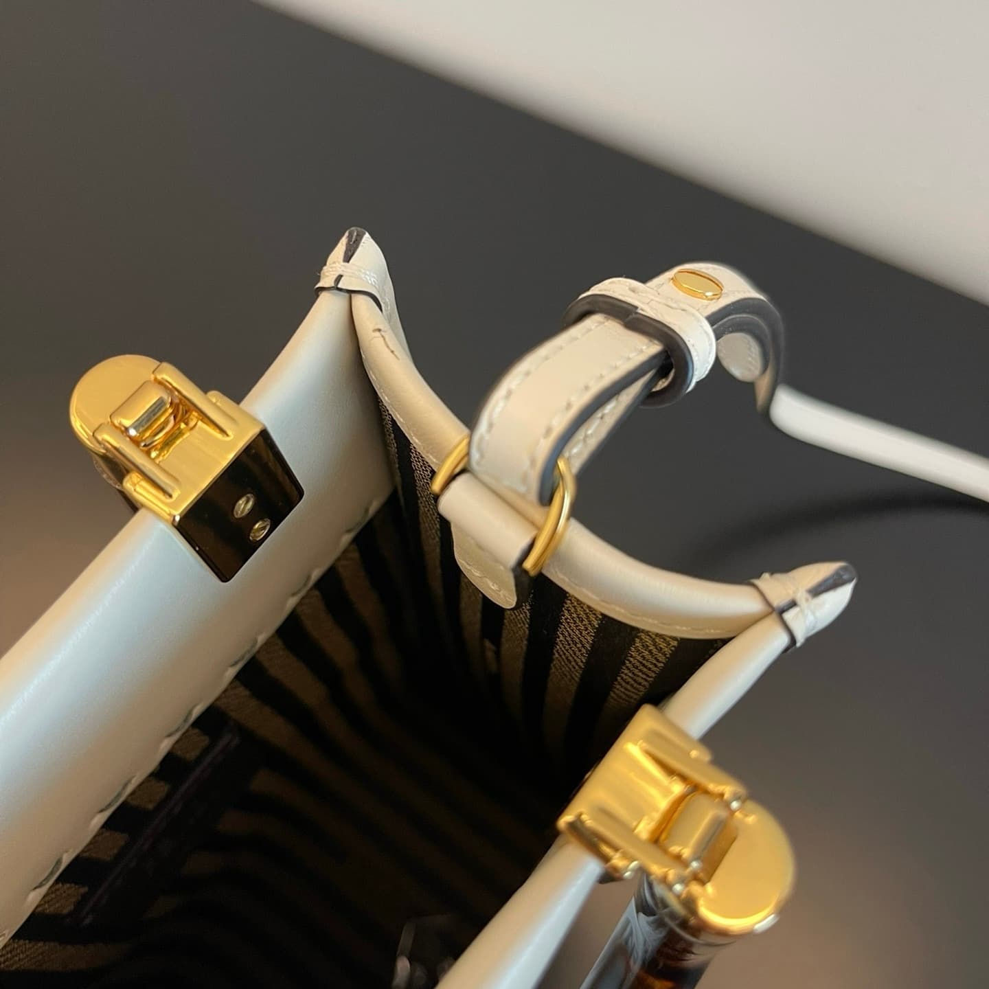 펜디 미니 션샤인 쇼퍼백 - Bag (펜디) - 이미지 7