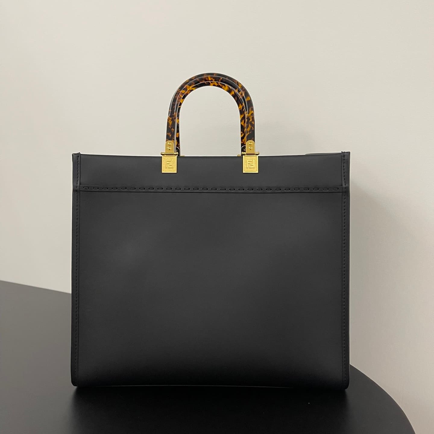 펜디 미디움 션샤인 쇼퍼백 - Bag (펜디) - 이미지 2