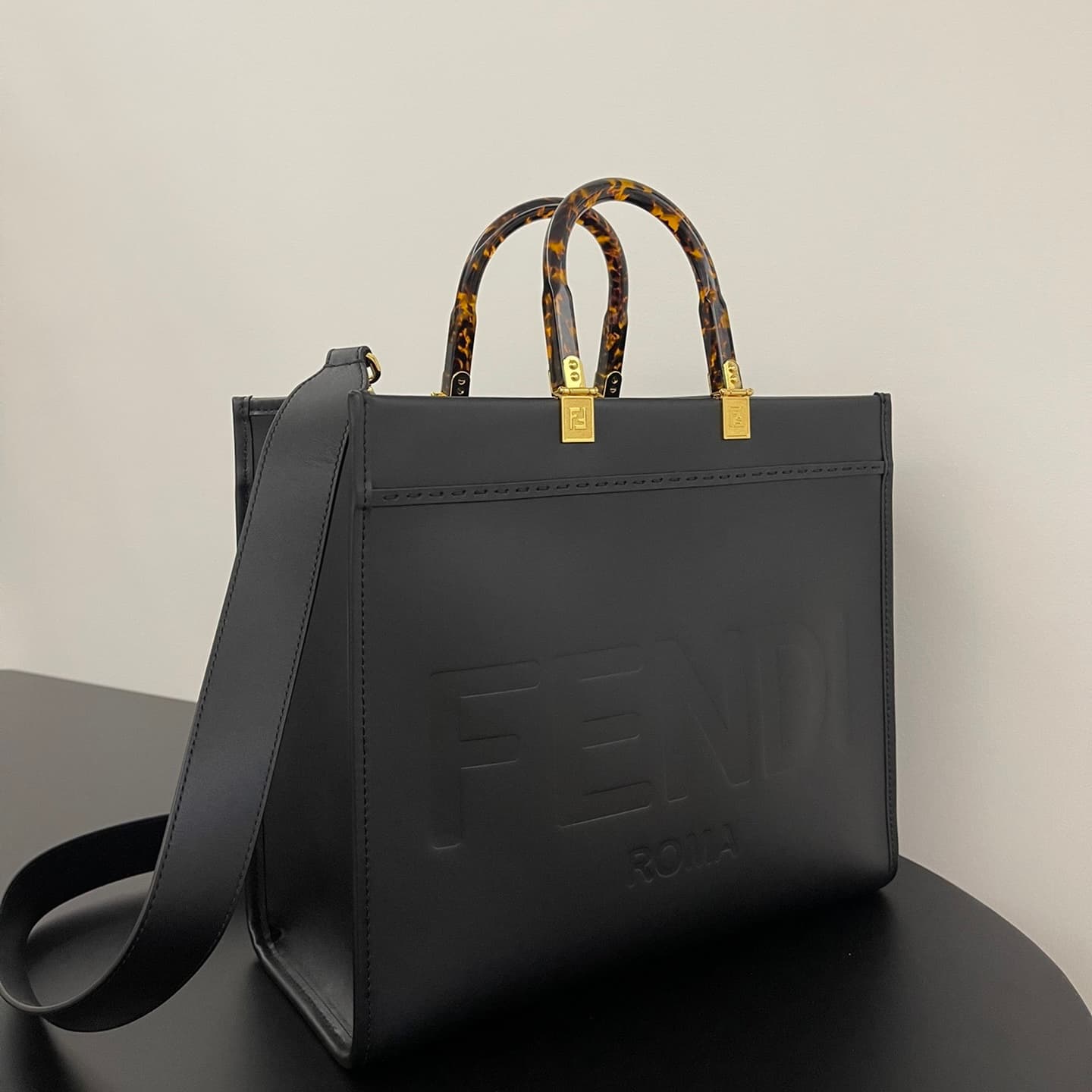 펜디 미디움 션샤인 쇼퍼백 - Bag (펜디) - 이미지 3