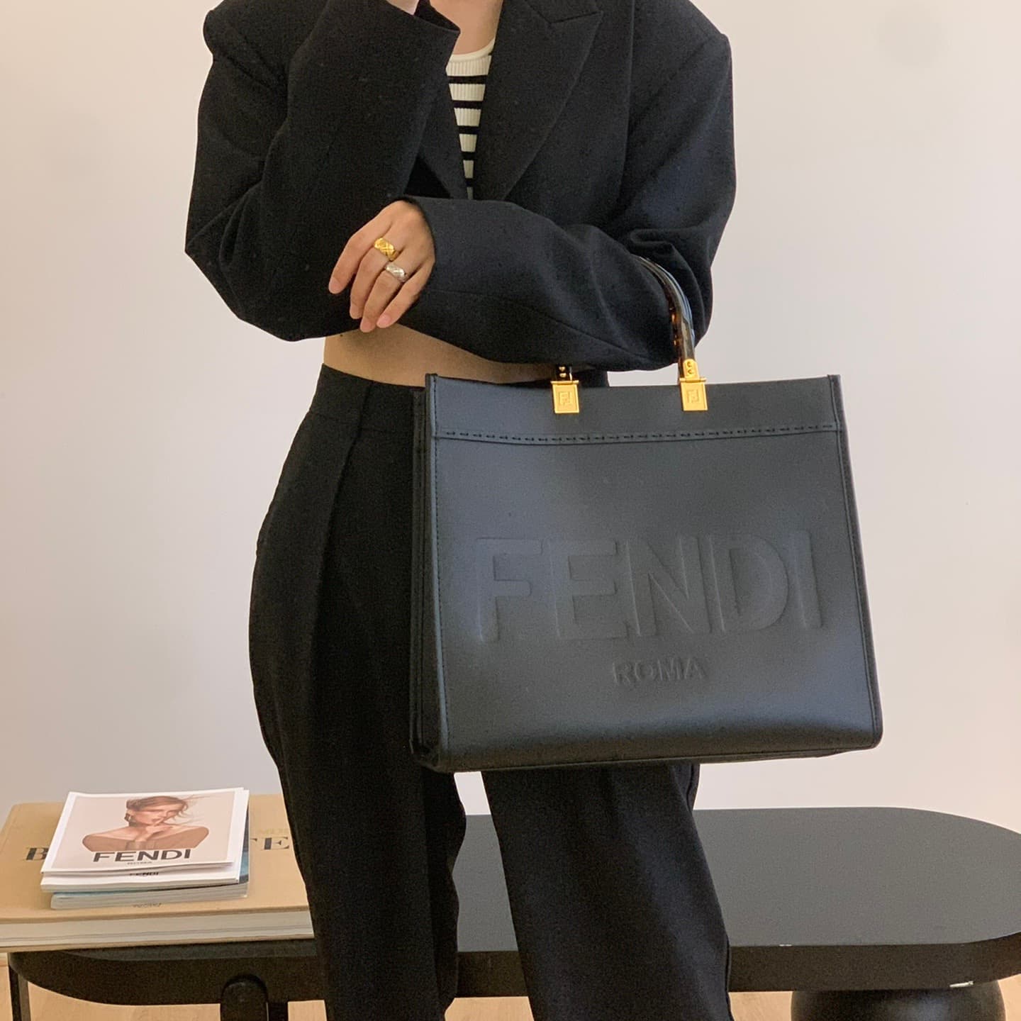 펜디 미디움 션샤인 쇼퍼백 - Bag (펜디) - 이미지 8