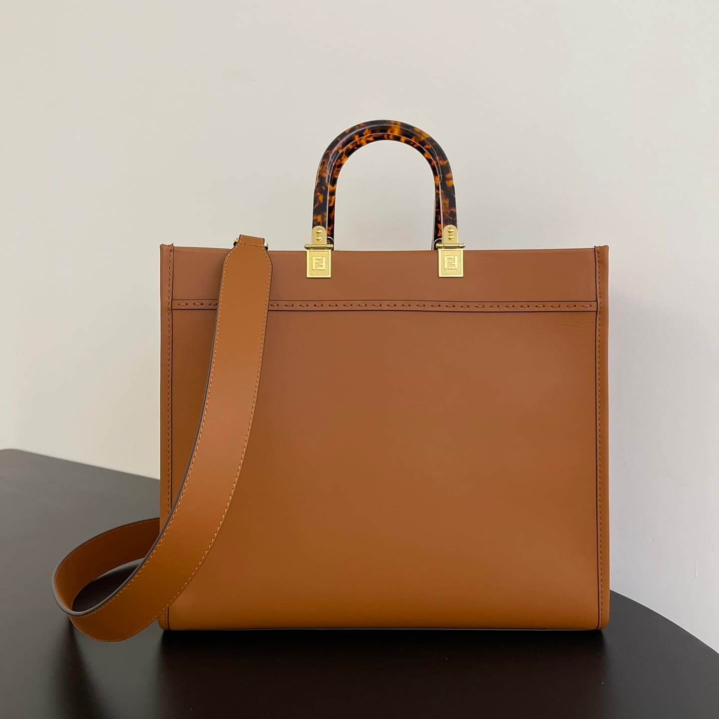 펜디 미디움 션샤인 쇼퍼백 - Bag (펜디) - 이미지 2