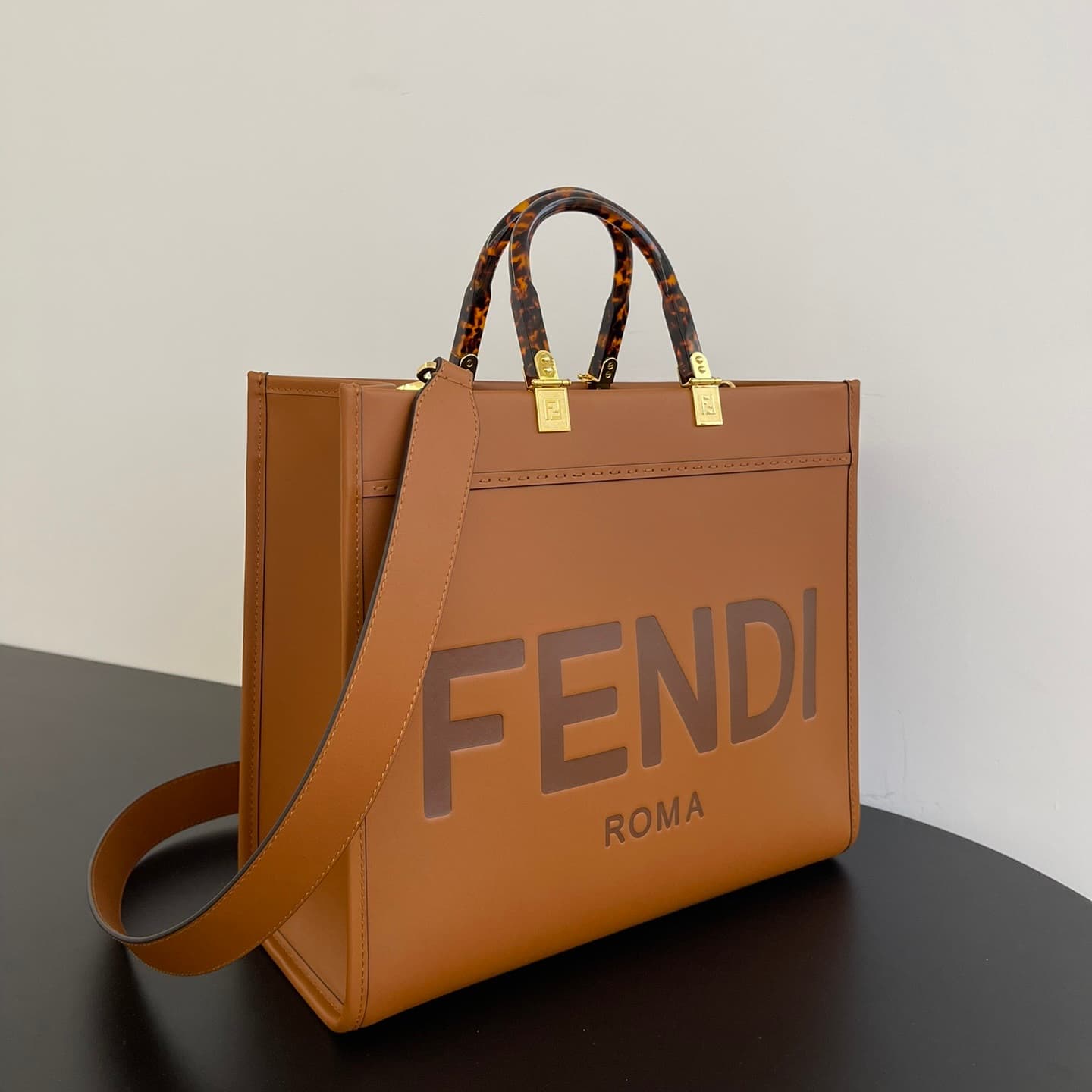 펜디 미디움 션샤인 쇼퍼백 - Bag (펜디) - 이미지 3