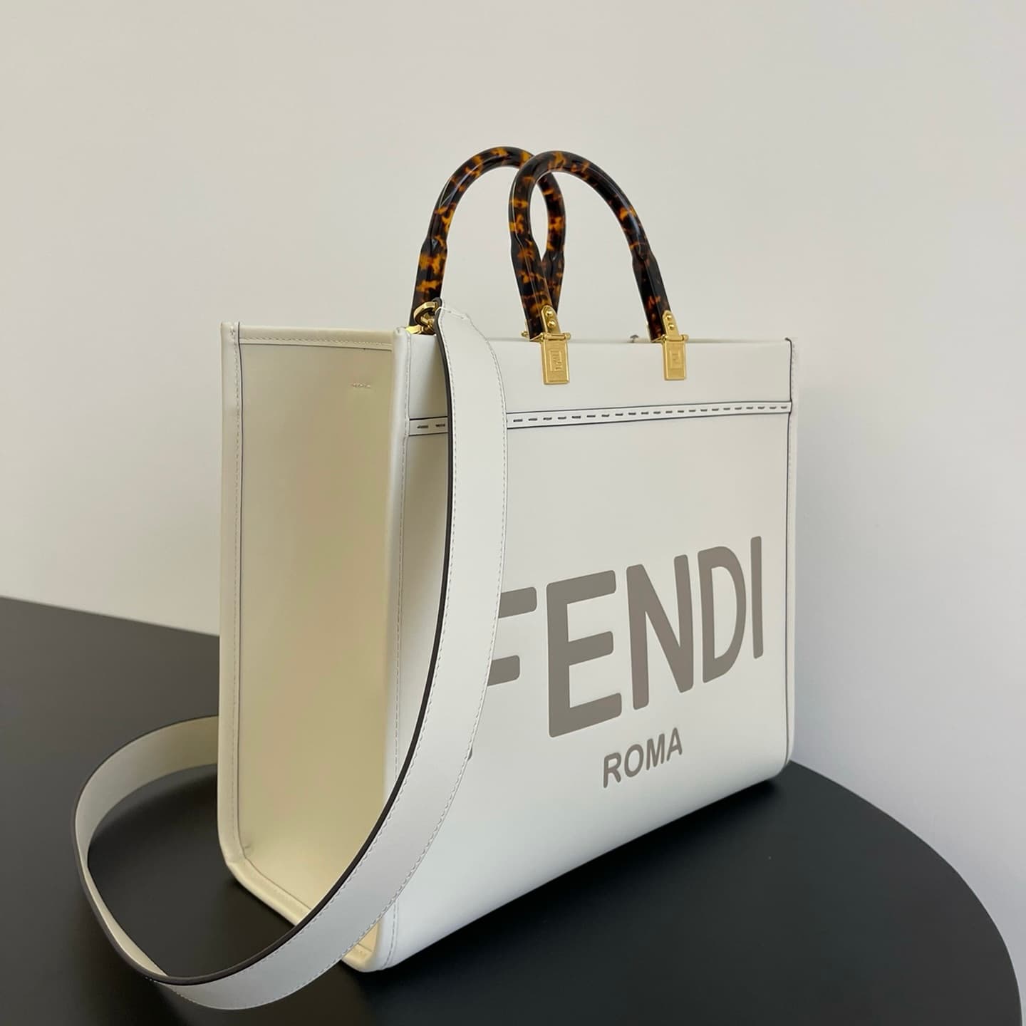 펜디 미디움 션샤인 쇼퍼백 - Bag (펜디) - 이미지 3