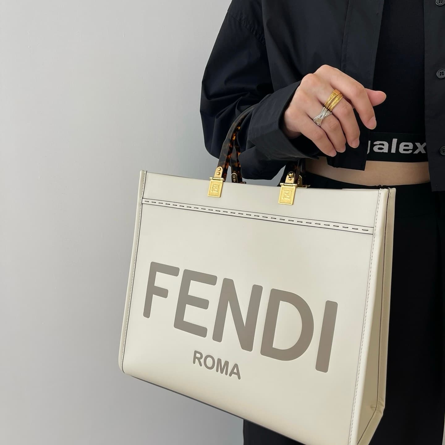 펜디 미디움 션샤인 쇼퍼백 - Bag (펜디) - 이미지 8