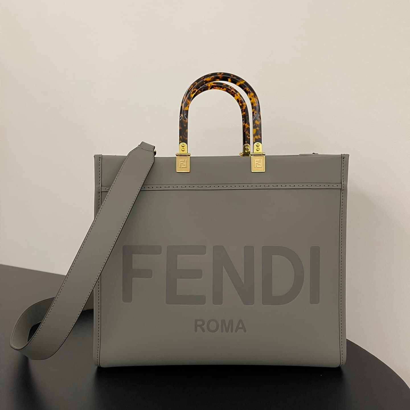 펜디 펜디 미디움 션샤인 쇼퍼백 레플리카 - Bag | 제이샵 레플리카 사이트