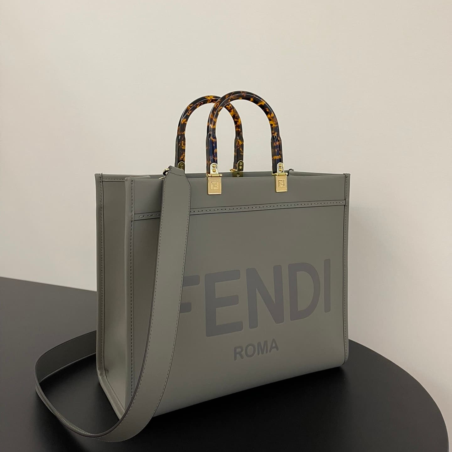 펜디 미디움 션샤인 쇼퍼백 - Bag (펜디) - 이미지 3