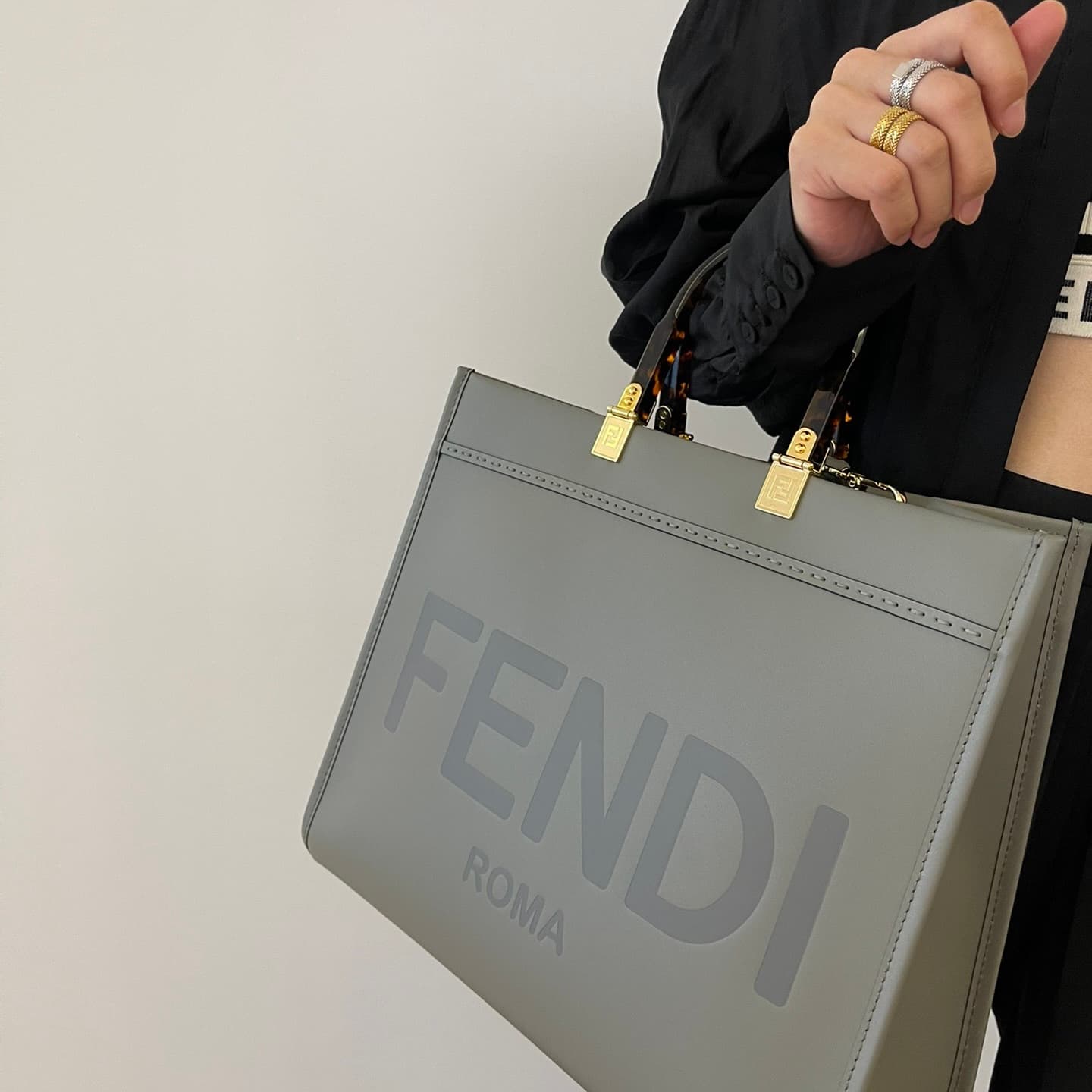 펜디 미디움 션샤인 쇼퍼백 - Bag (펜디) - 이미지 8