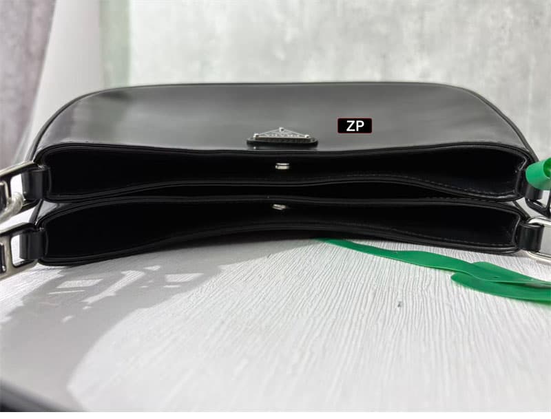 프라다 클레오 브러시드 레더 숄더백 - Bag (프라다) - 이미지 9