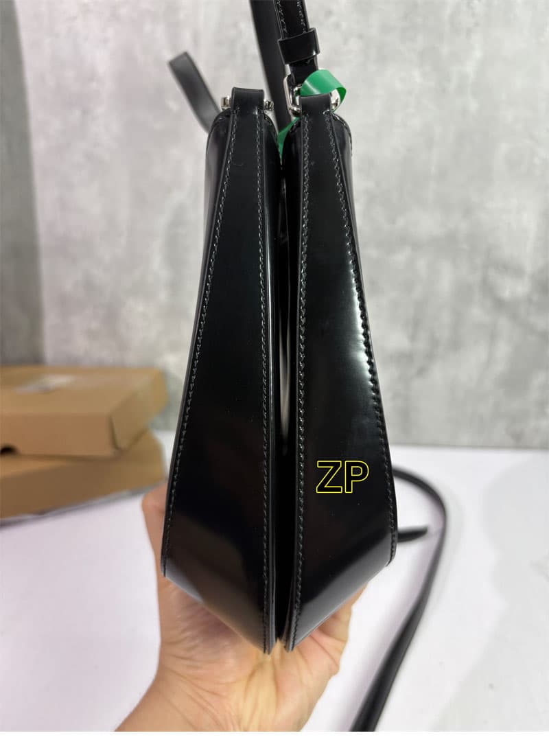 프라다 클레오 브러시드 레더 숄더백 - Bag (프라다) - 이미지 10