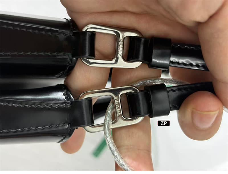 프라다 클레오 브러시드 레더 숄더백 - Bag (프라다) - 이미지 12