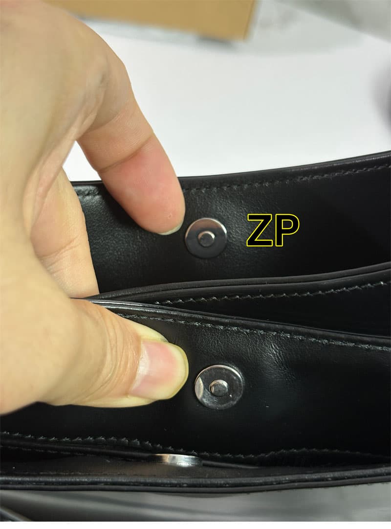 프라다 클레오 브러시드 레더 숄더백 - Bag (프라다) - 이미지 15