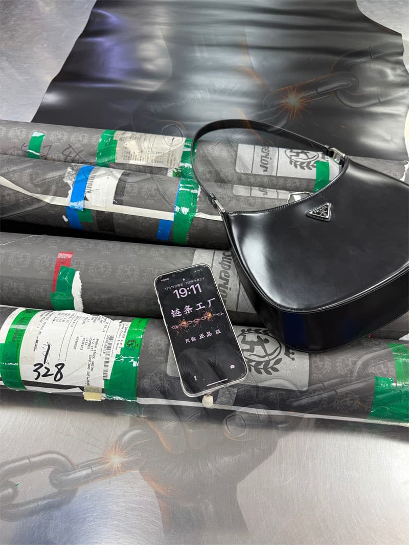 프라다 클레오 브러시드 레더 숄더백 - Bag (프라다) - 이미지 20