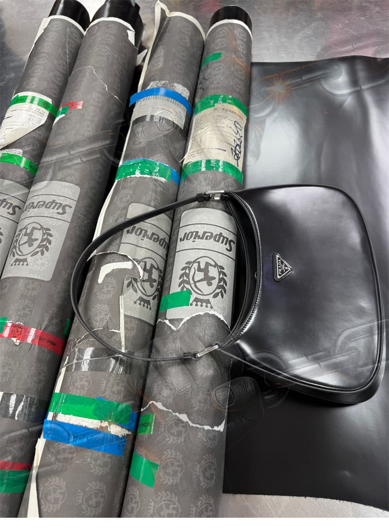 프라다 클레오 브러시드 레더 숄더백 - Bag (프라다) - 이미지 21